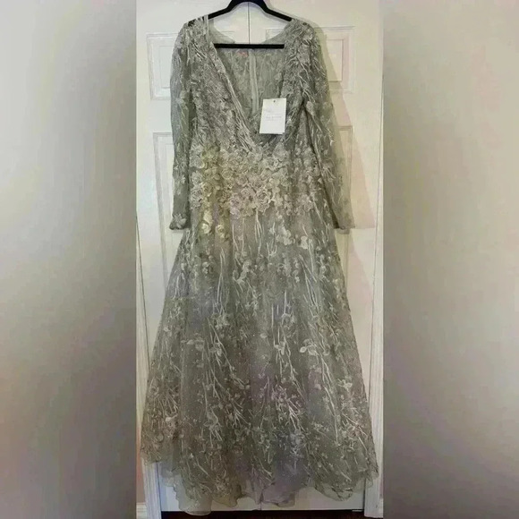 Mac Duggal Embellished Illusion Long Sleeve A Line Gown Plus Size 20 Style 20402 - Picture 5 of 8